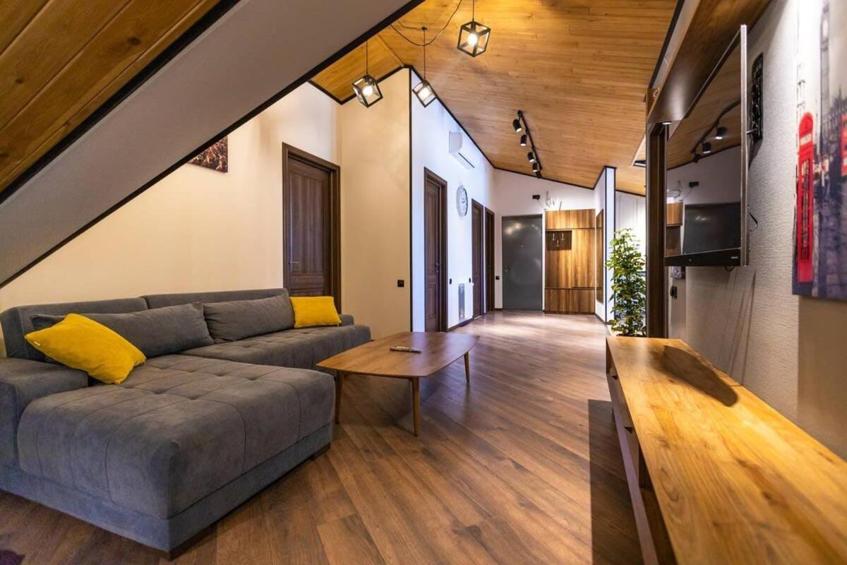 3Br Apt W Huge Terrace & Magnificent Views Tbilisi Exterior photo