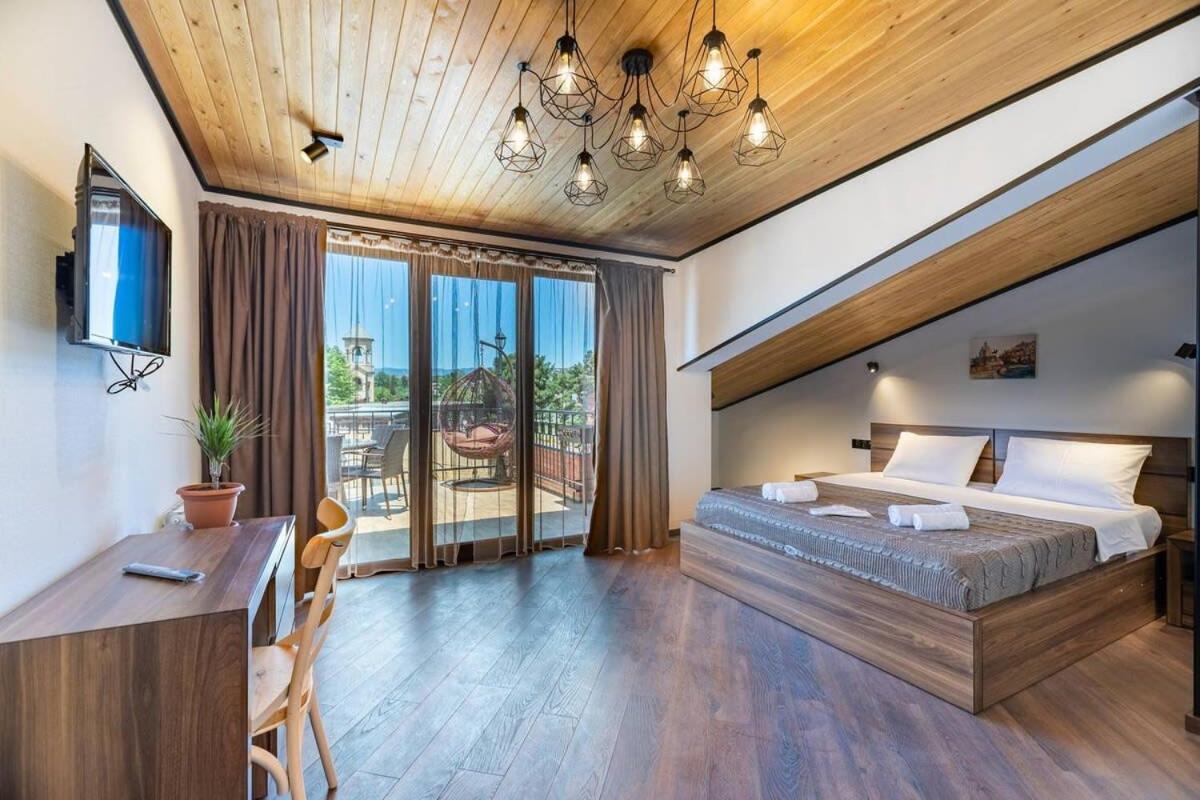 3Br Apt W Huge Terrace & Magnificent Views Tbilisi Exterior photo